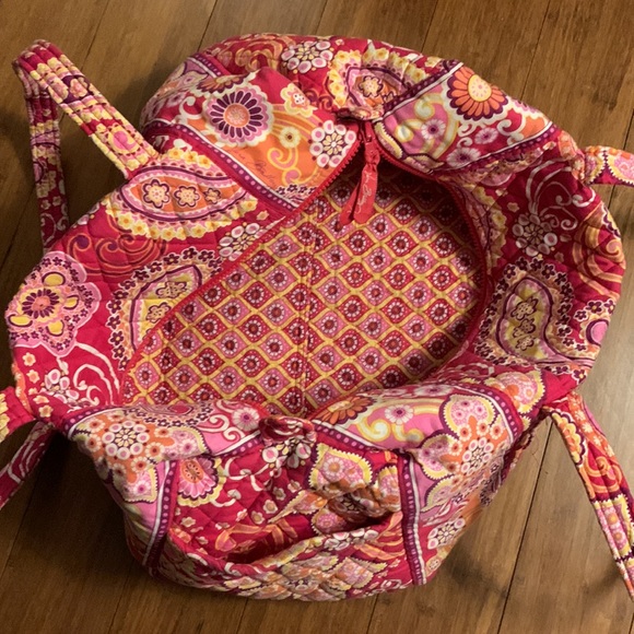 Vera Bradley small duffel - Picture 3 of 3
